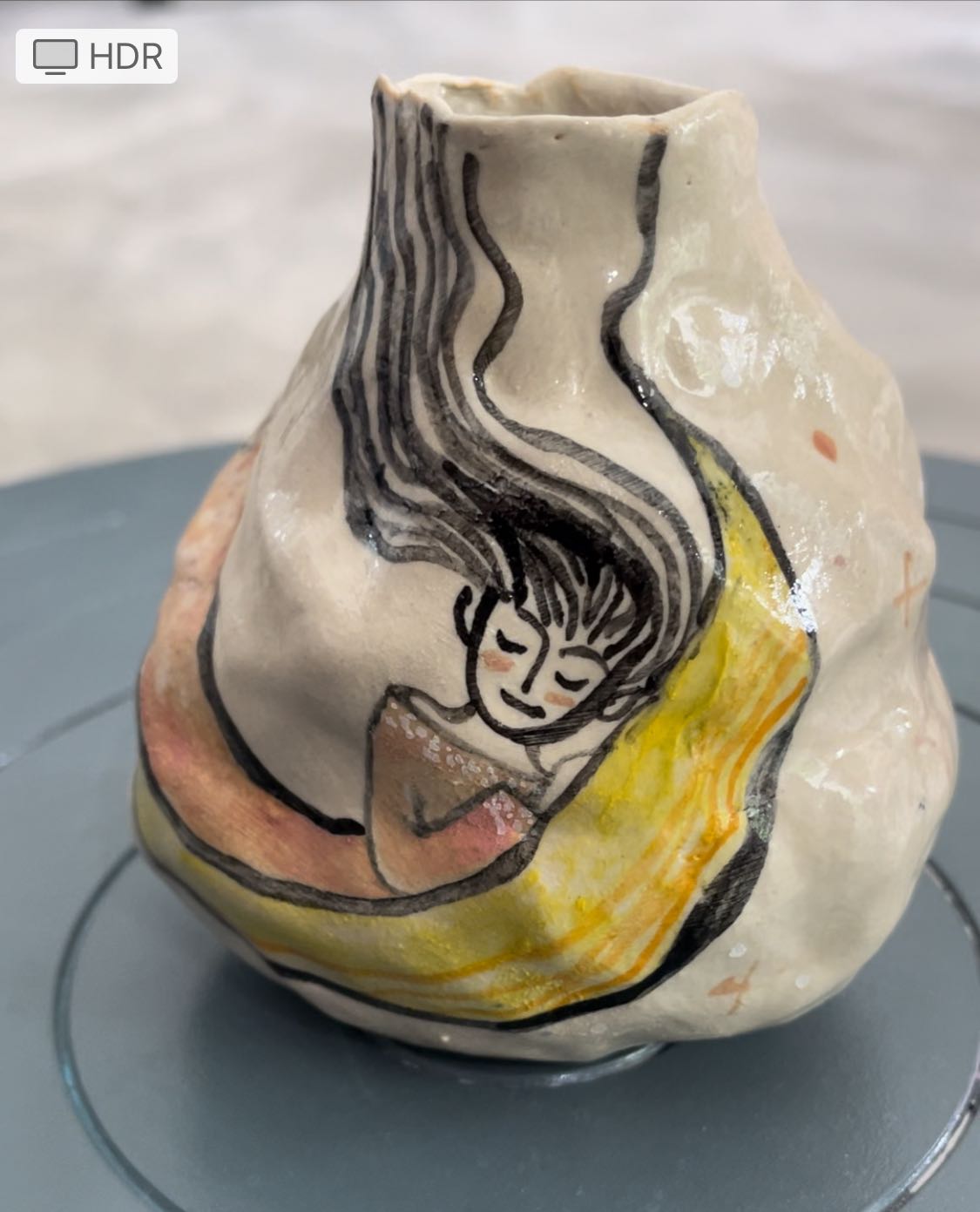 Vase: dreaming on the moon