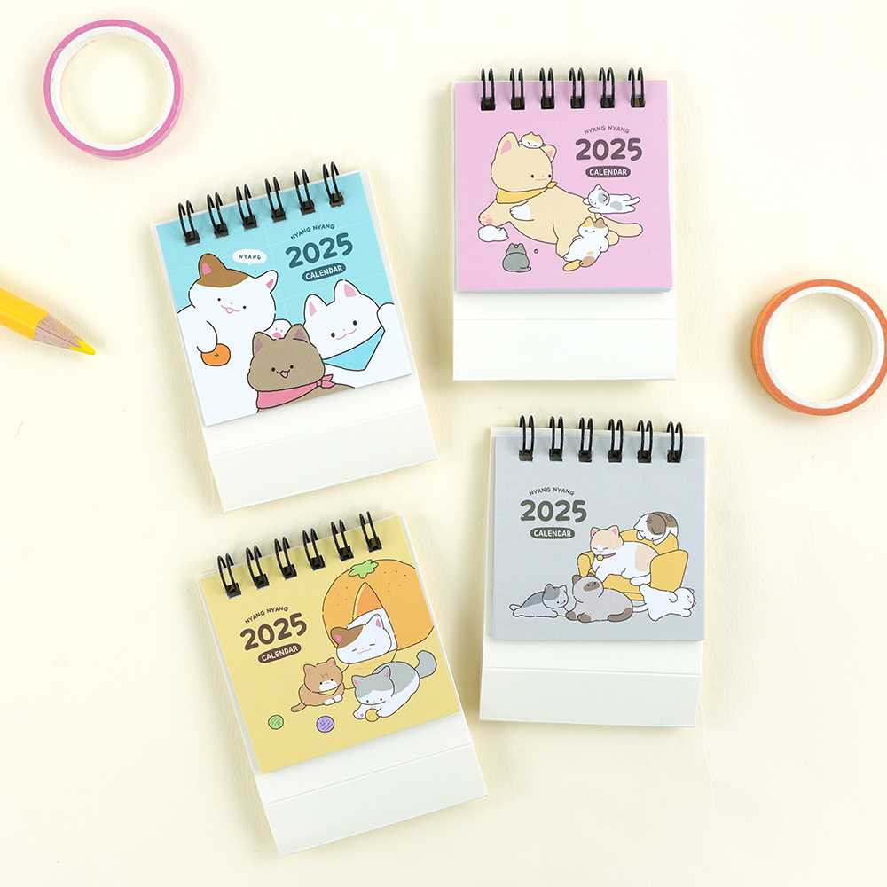 2025 Nyangnyang Small Calendar ปฏิทินตั้งโต๊ะจิ๋วลายแมวเหมียว