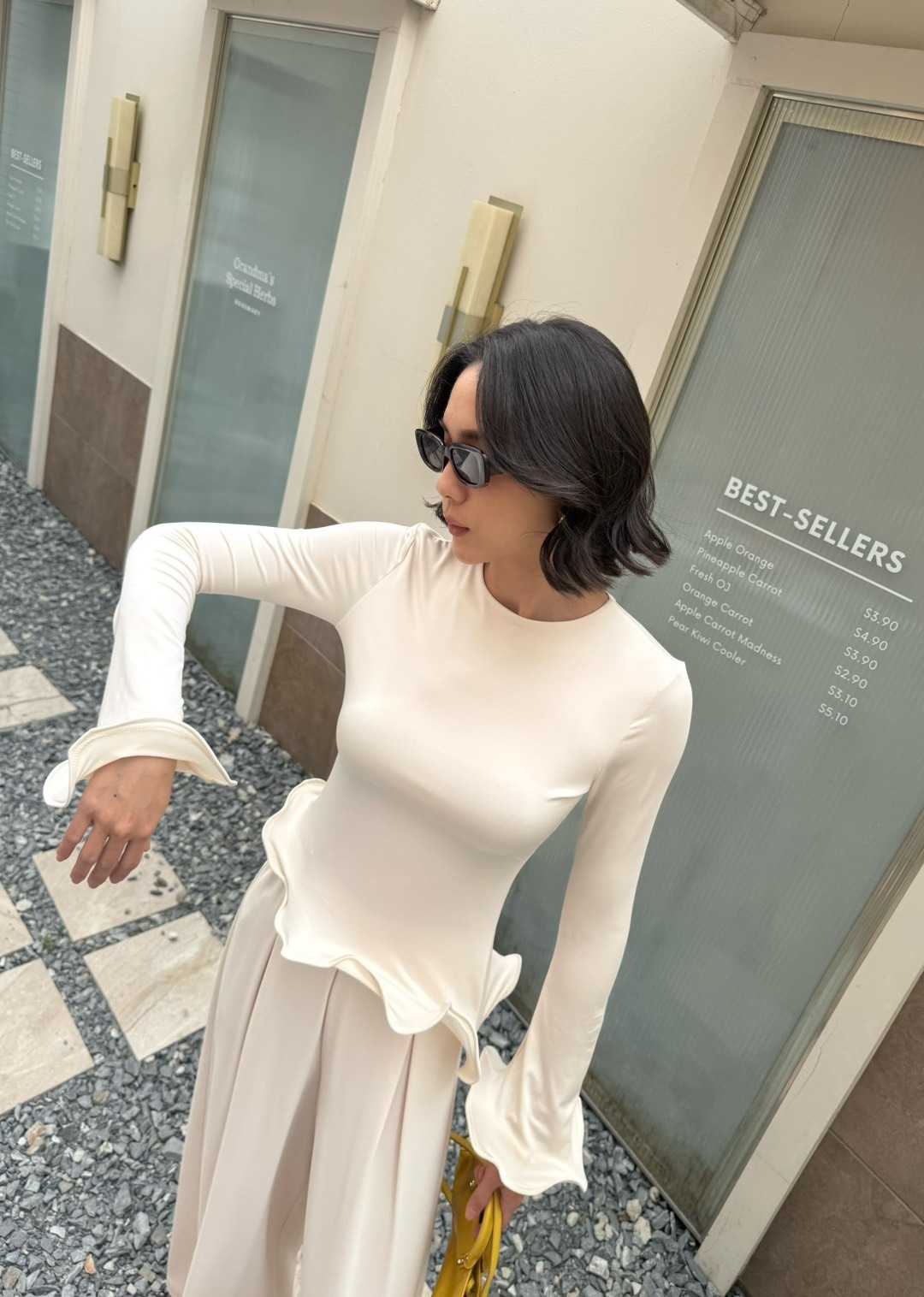 Blair Top มี 4 สี เสื้อผ้ายืดแขนยาวเนื้อนุ่มลื่น ใส่สบายมาก ทิ้งตัวสวย