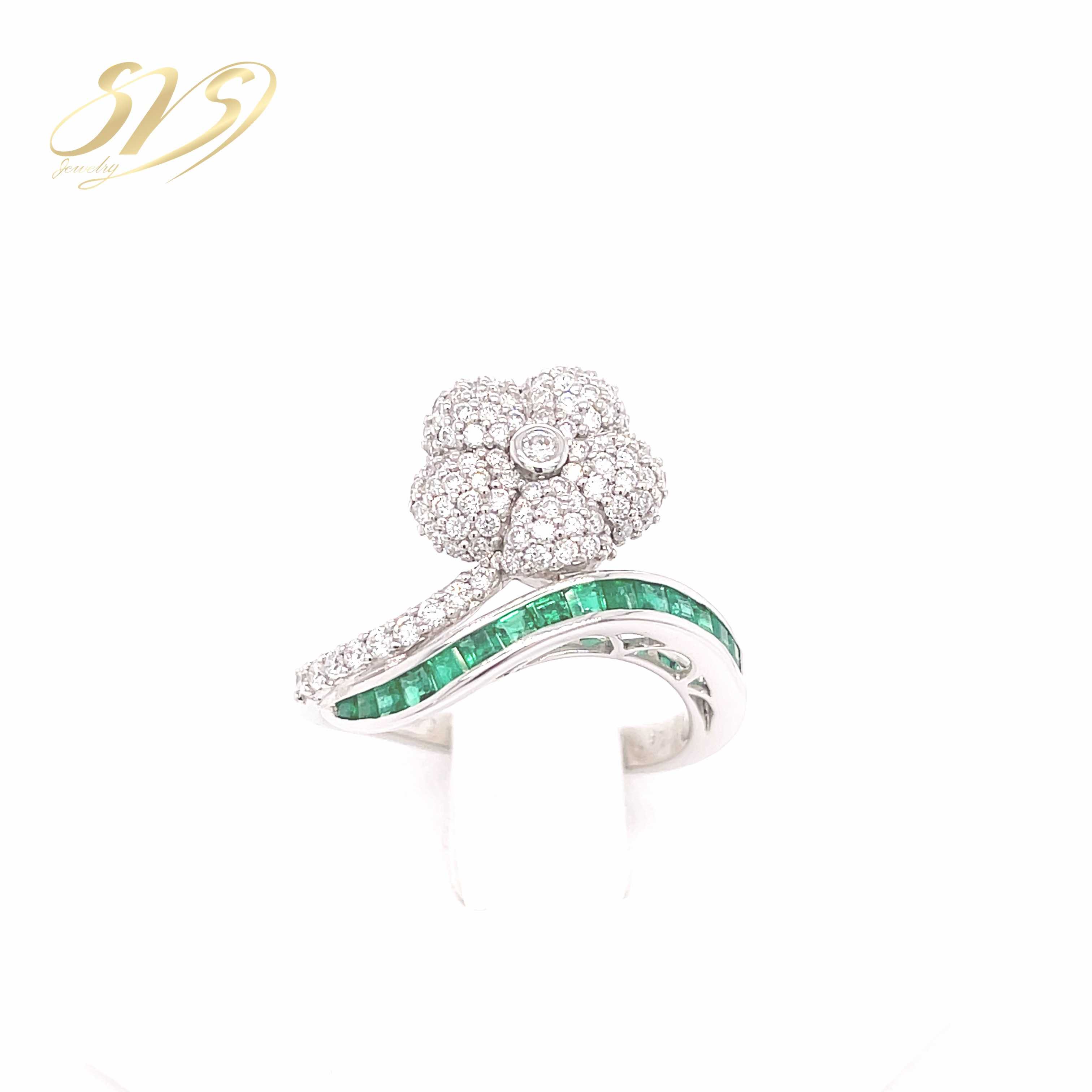 Diamond Ring with Emerald แหวนเพชรแท้ ทองคำขาว 18K  มรกตแท้ by SVS Jewelry