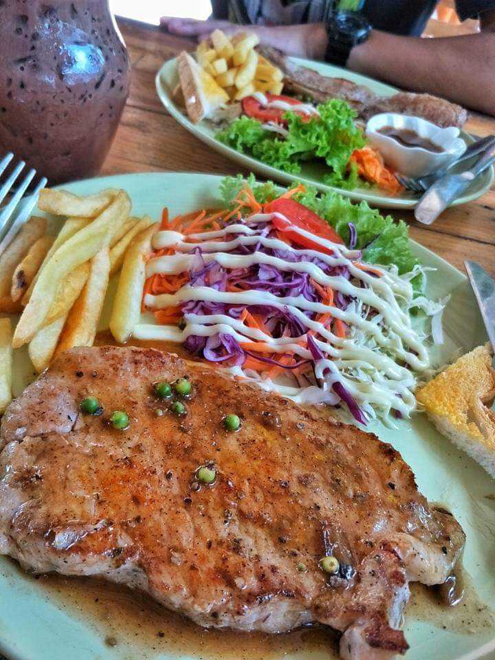 สเต็กหมูพริกไทยดำ