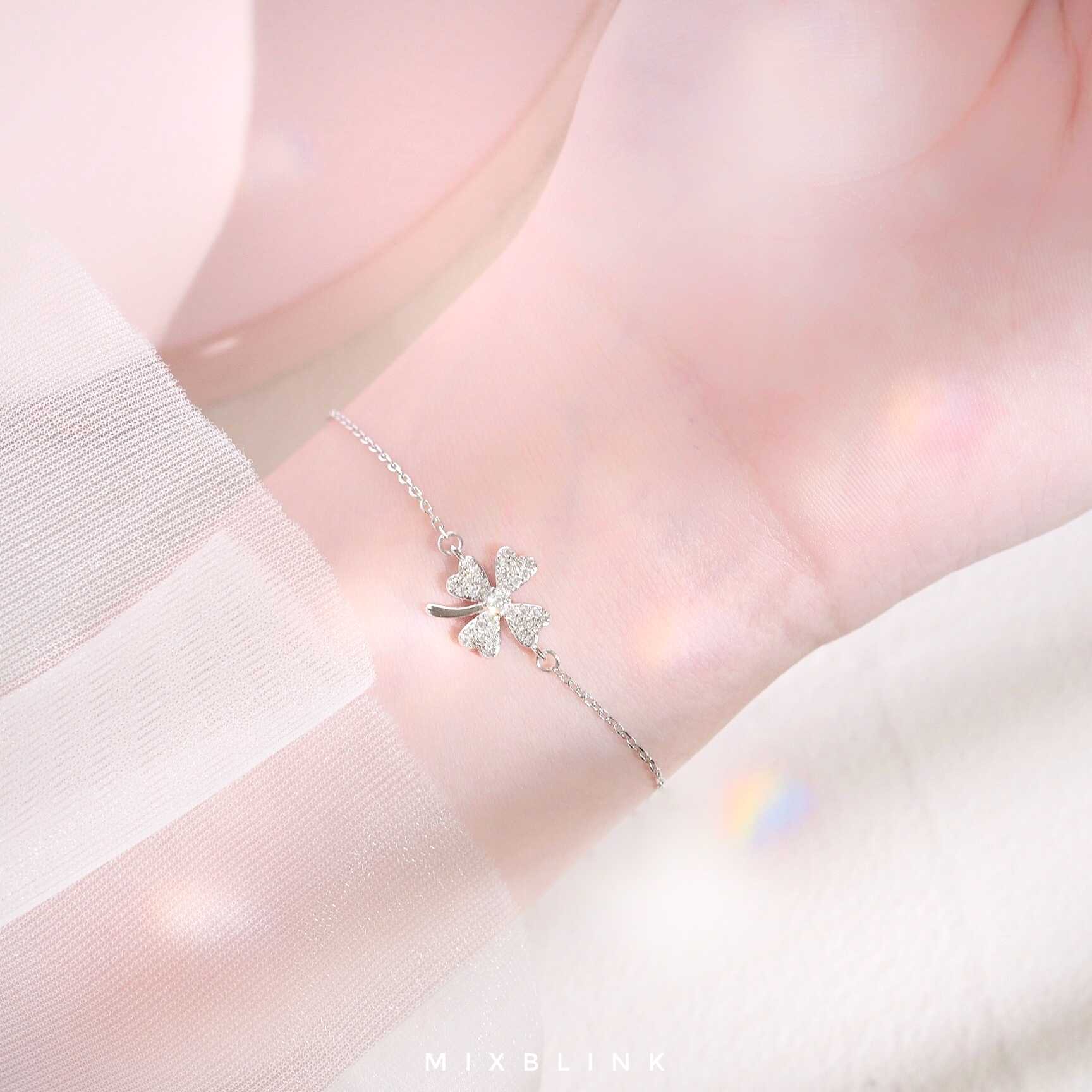 สร้อยข้อมือ Lucky - ส่งฟรี EMS ( เงินแท้ 92.5% )