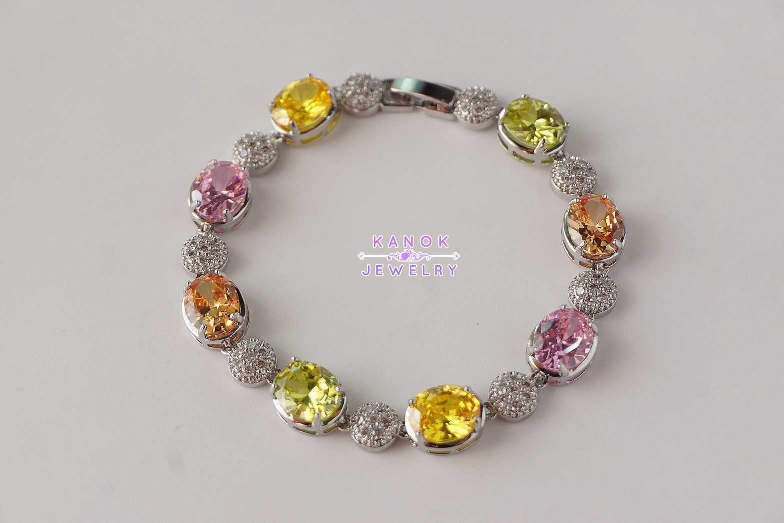 Kanok Jewelry /สร้อยข้อมือประดับเพชรสังเคราะห์ CZ  / จัดส่งฟรี EMS /B037