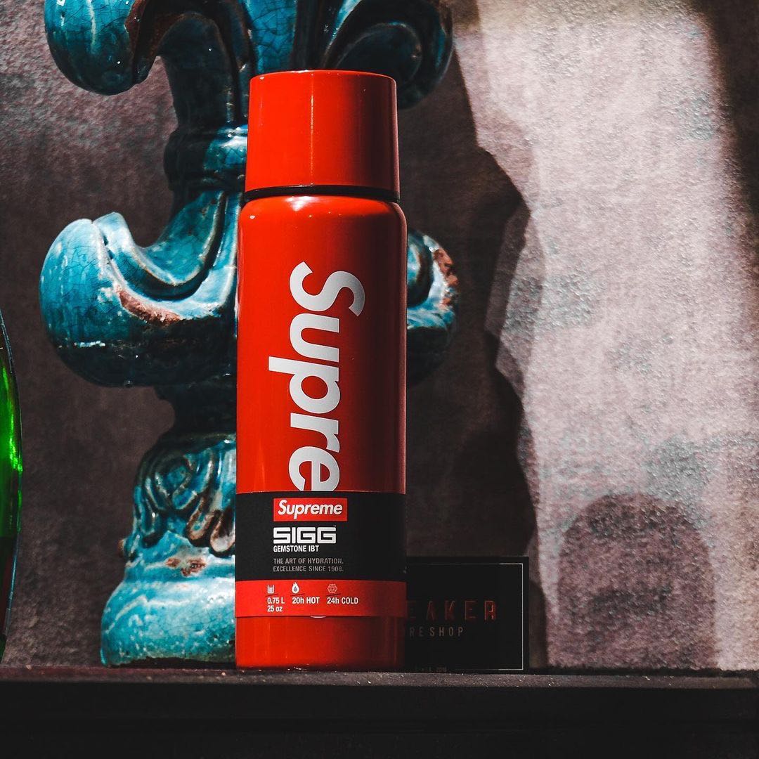 Supreme x SIGG “Vacuum Insulated” Red Bottle | LINE SHOPPING
