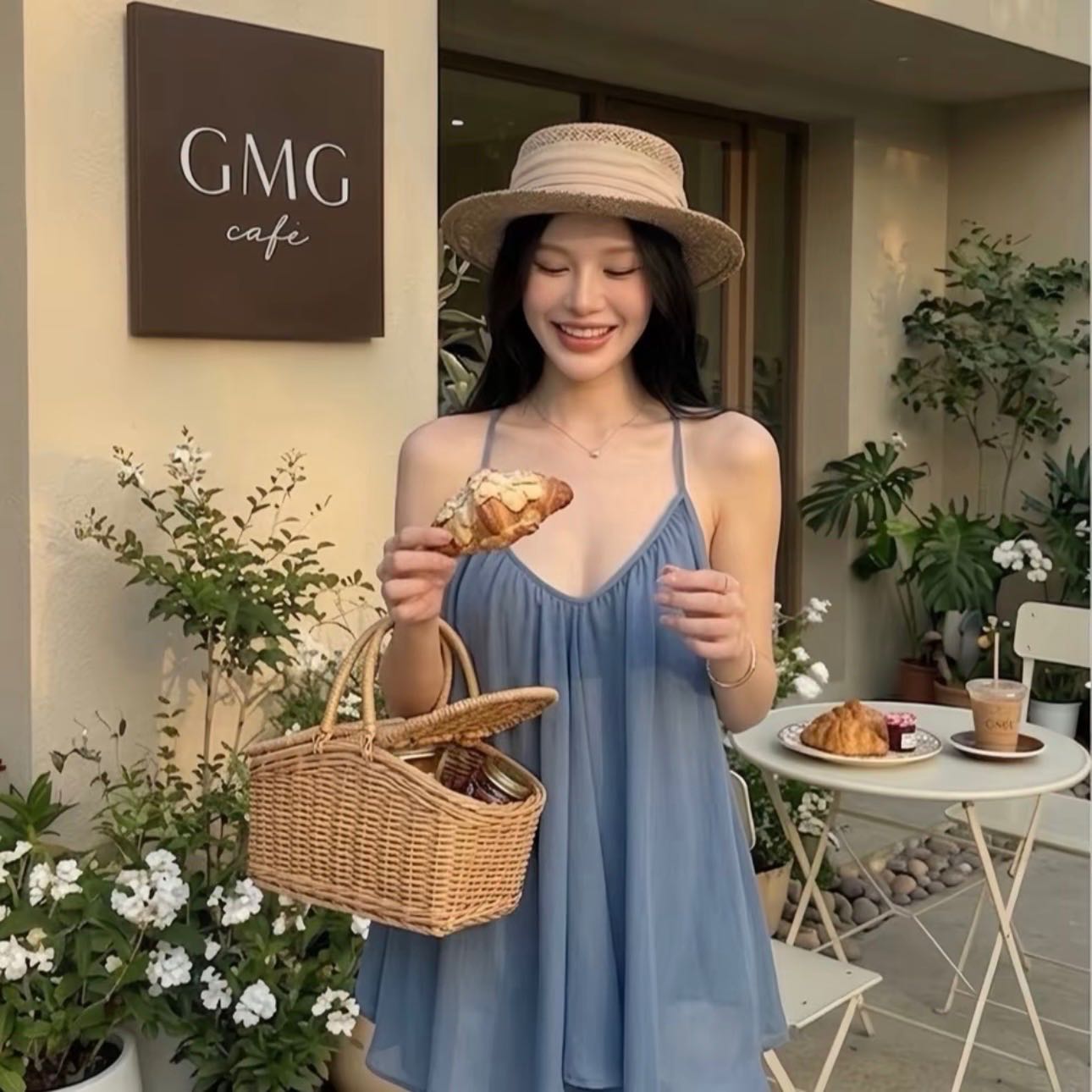 พร้อมส่ง‼️ GMG เสื้อคล้องคอผ้าชีฟองมีซับใน  ดีไซน์ช่วงอกจับจีบเพิ่มมิติ ผ้าใส่สบาย 