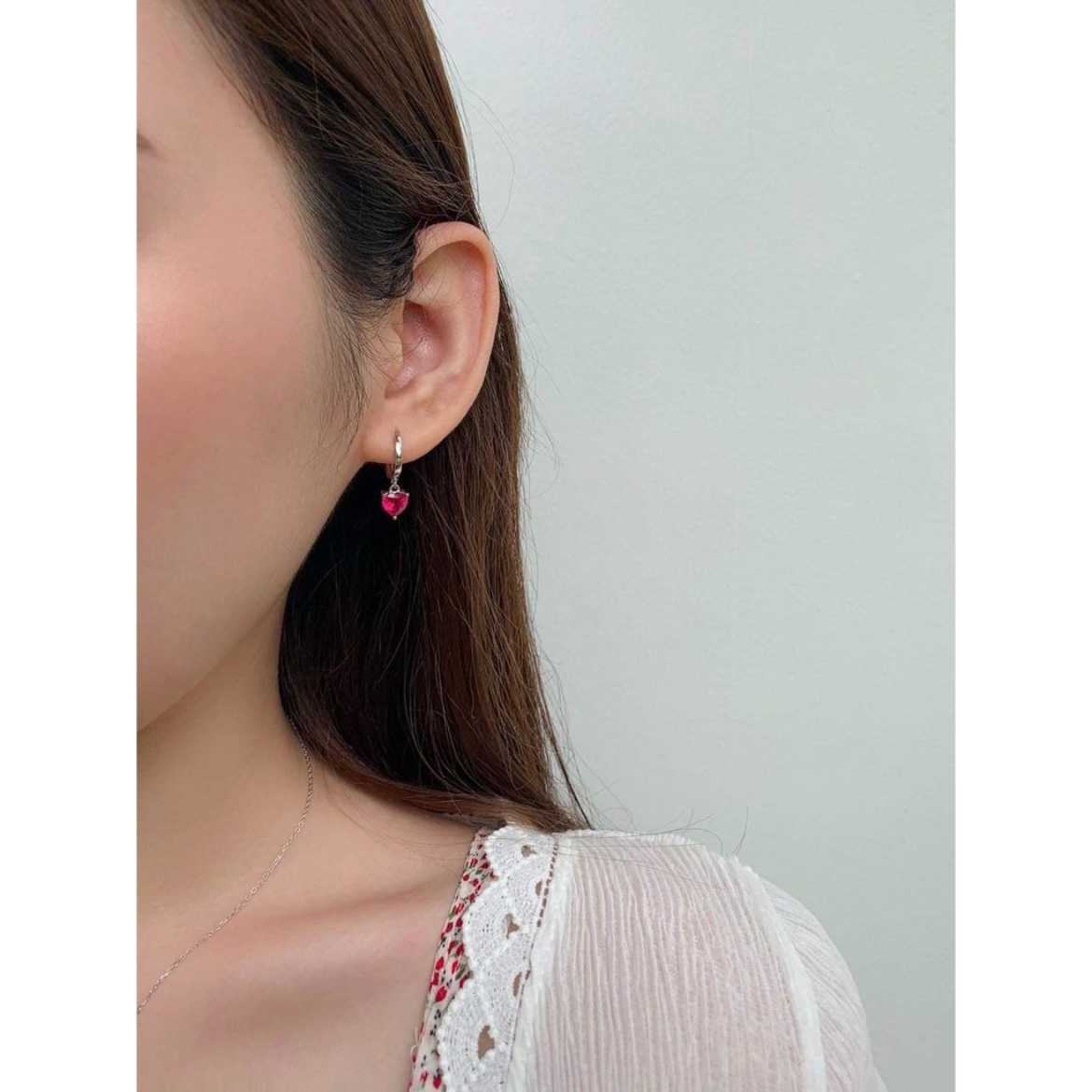 Winterwinter Jewelry Silver925 : ต่างหูห่วงเงินแท้ เพชร cz รูปหัวใจสีแดง