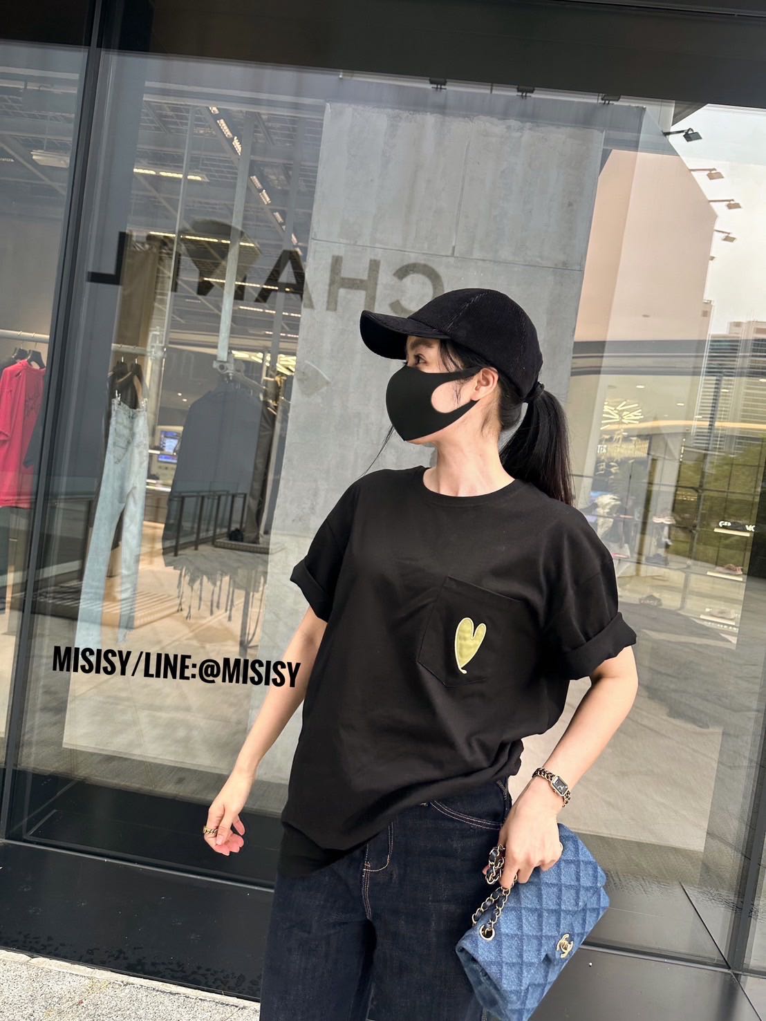 เสื้อยืดดำหัวใจ