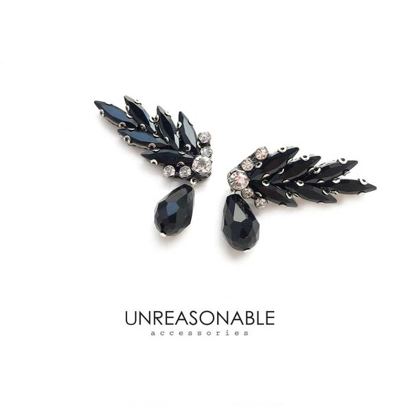 ต่างหูปีกนก สีดำ ต่างหูคลิป ต่างหูก้านเงินแท้ UA0503-02 Unreasonable Accessories