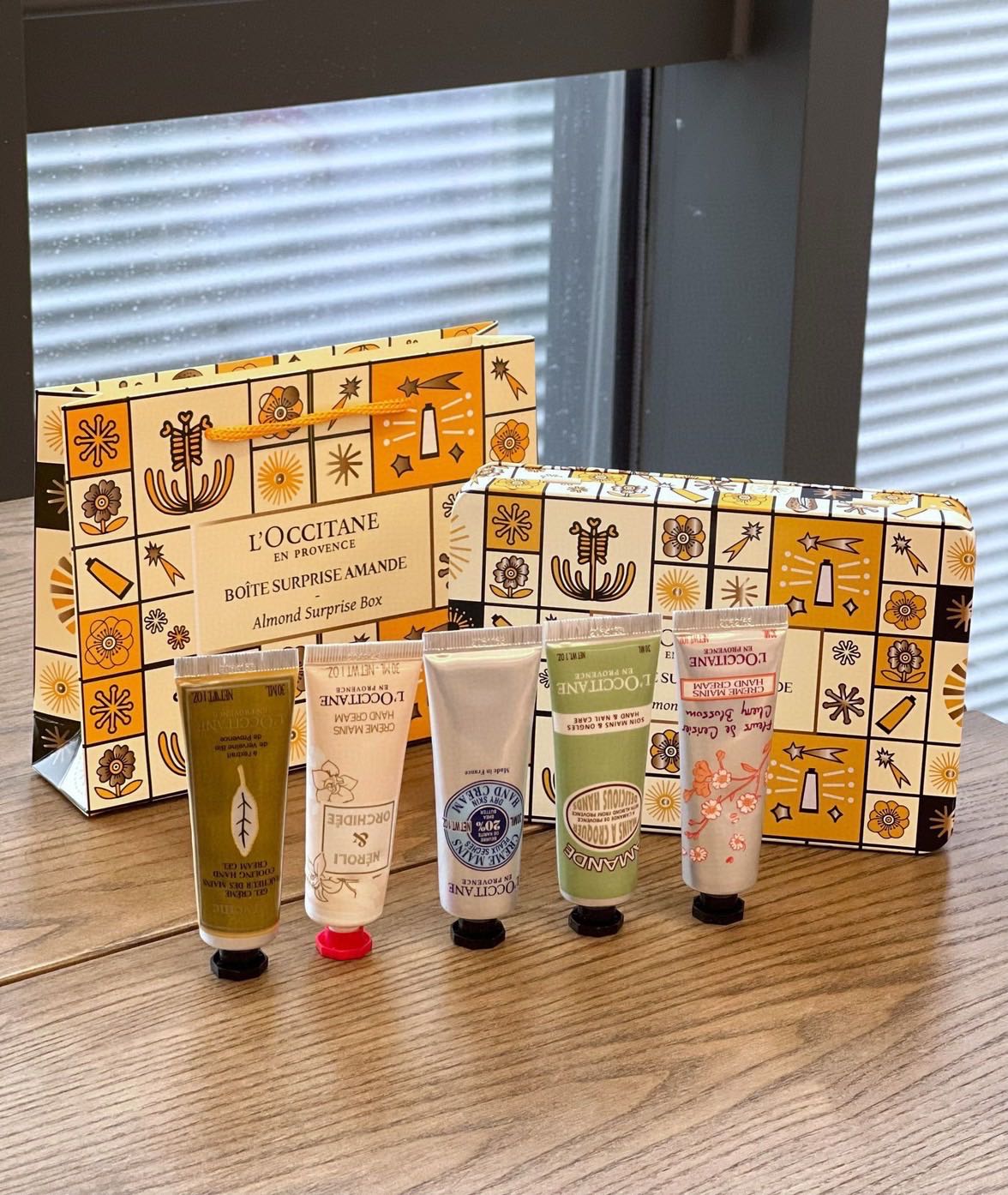 L'OCCITANE ALMOND SURPRISE SET HAND CREAM METAL BOX LIMITED EDITION 