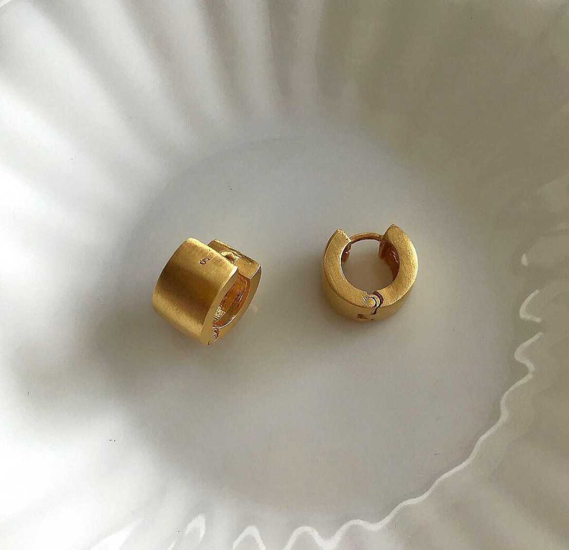Grumpy oblong Earring Gold