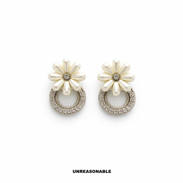 Daisy Silver Lace Earrings. สีเงิน UA0355-01 Unreasonable Accessories