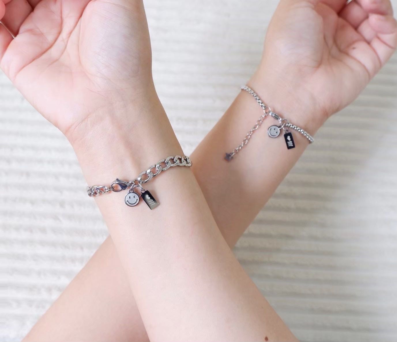 12april : Chava Bracelet สร้อยข้อมือสแตนเลสแต่งจี้สลักชื่อ+จี้ตกแต่ง