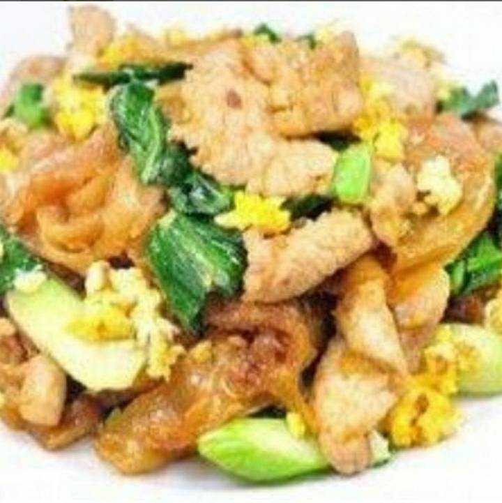 ผัดซีอิ๊วหมู ไก่ Flat Rice Noodle Stir Fry in Sweeten Black Soy Sauce with Pork or Chicken