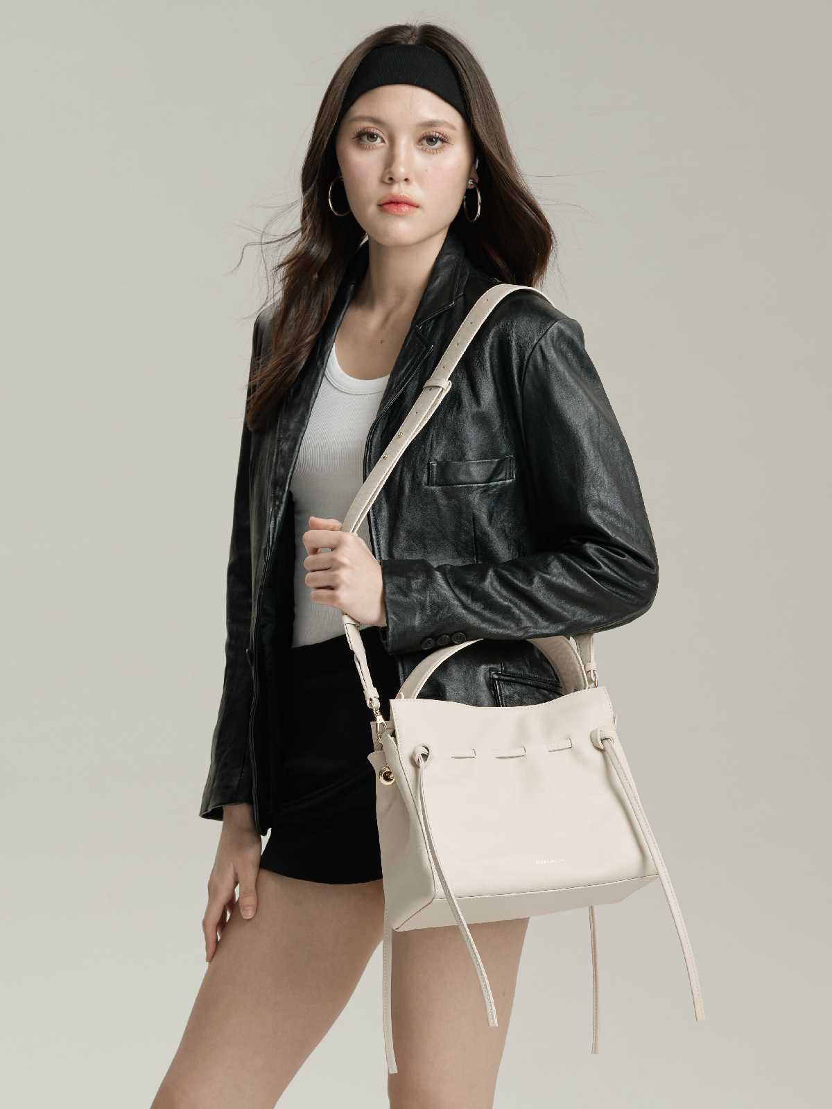 Wendy 25 Daylight Leather Crossbody bag