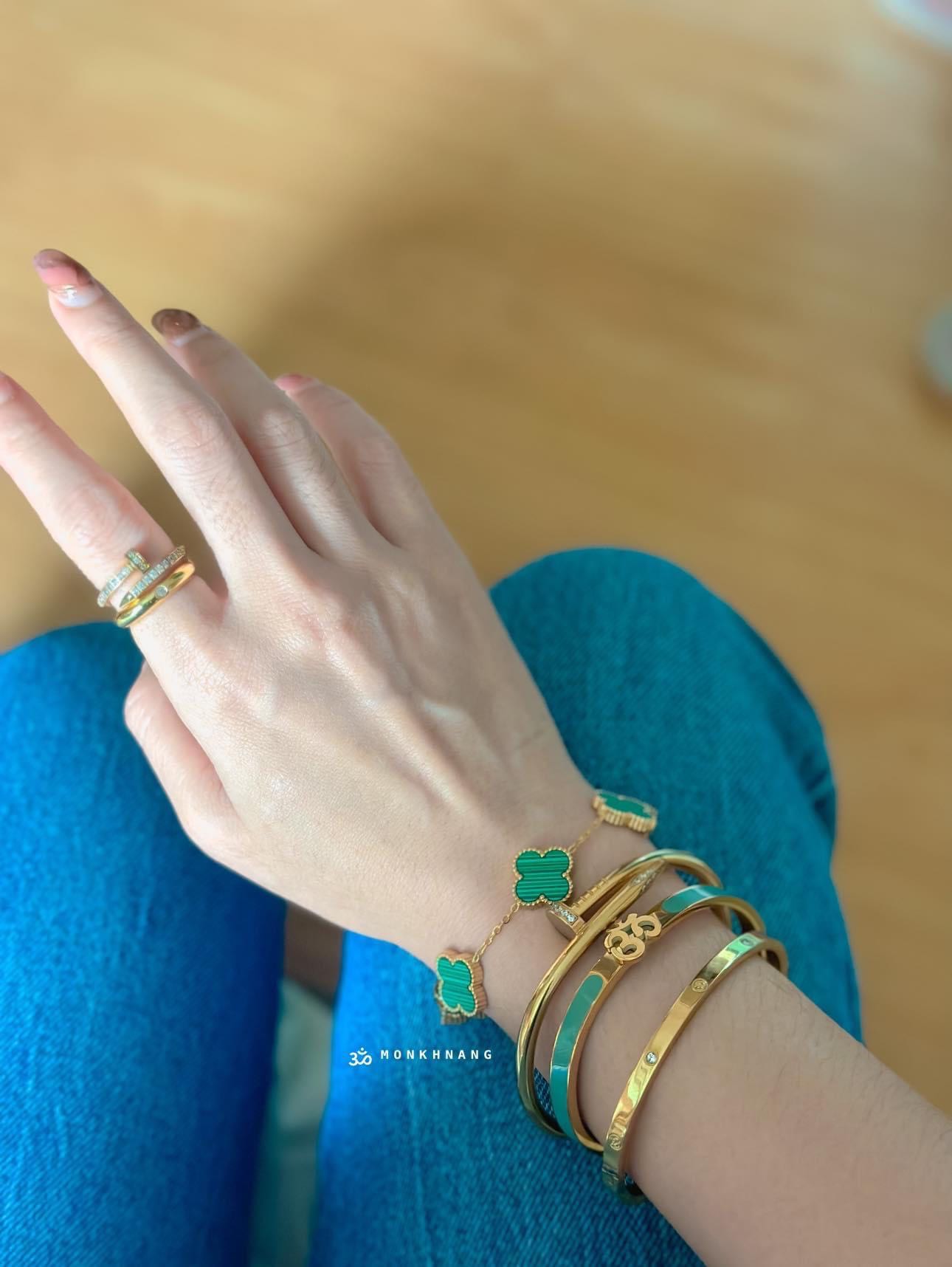 สร้อยข้อมือแวนคลีฟ 𝑽𝒂𝒏 𝑪𝒍𝒆𝒆𝒇 🍀 สีเขียวเหนี่ยวทรัพย์