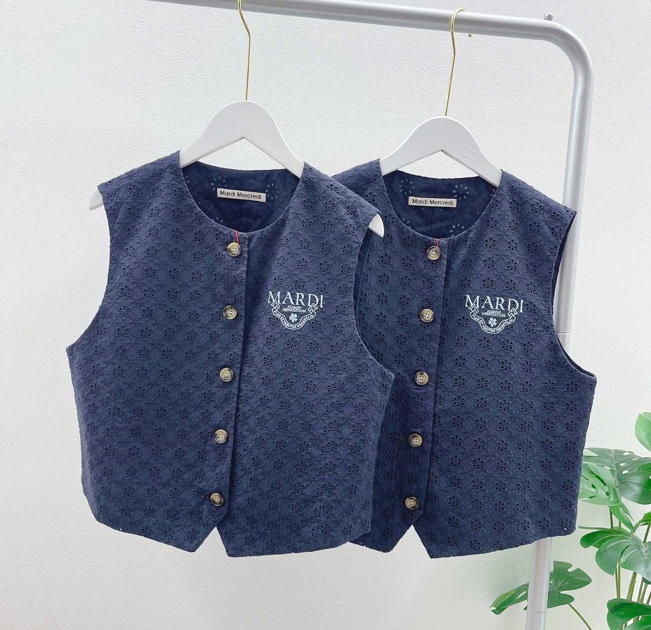 Mardi CLASSIC VEST EYELET_NAVY