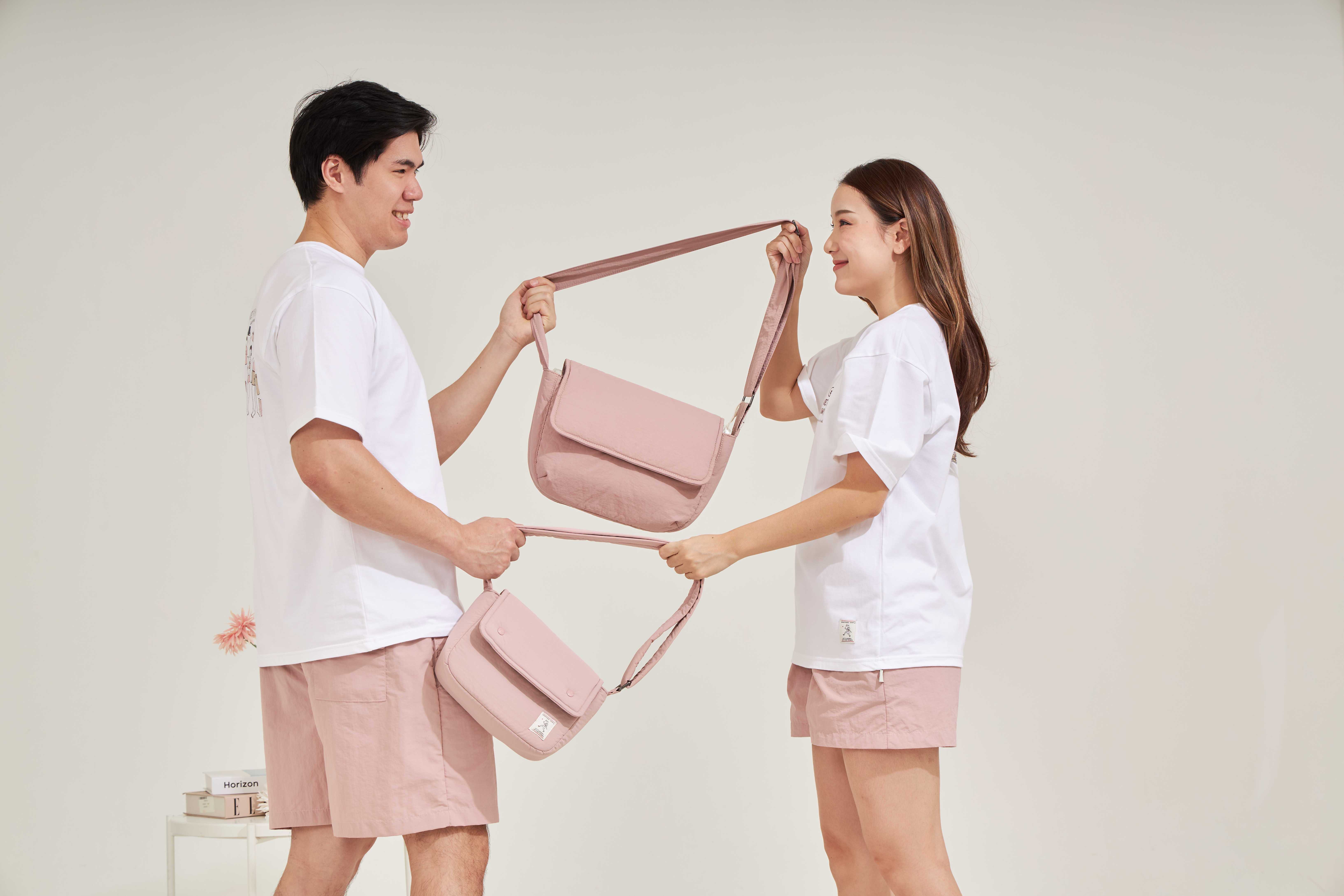 PEBBLE NYLON - Mini puffy crossbody bag กระเป๋าผ้าไนล่อนสะพานไหล่