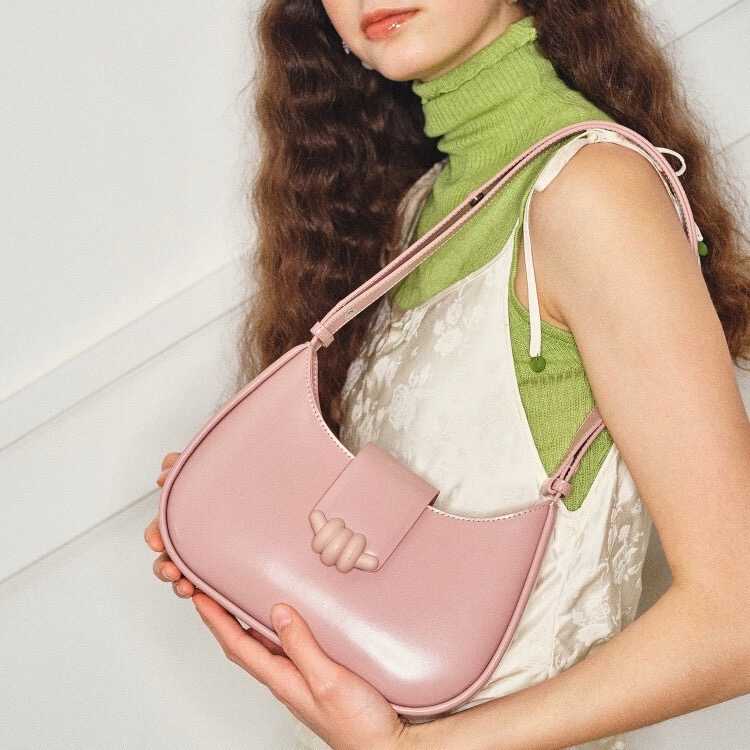 MUVA | French Crescent bag (preorder 7-14 days)