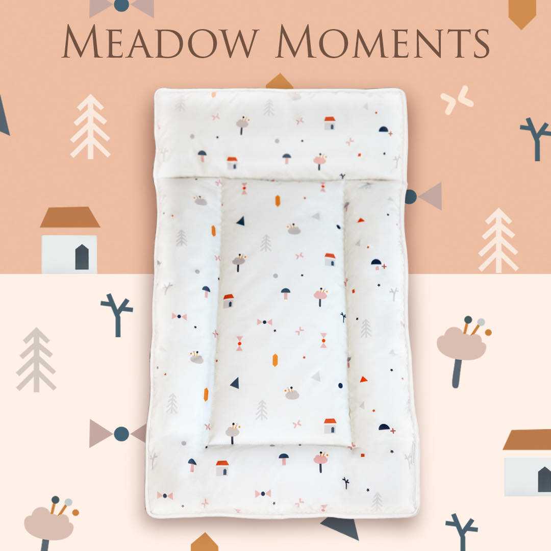 Minikind เบาะรองเปลี่ยนผ้าอ้อม Changing Mat - Meadow Moments