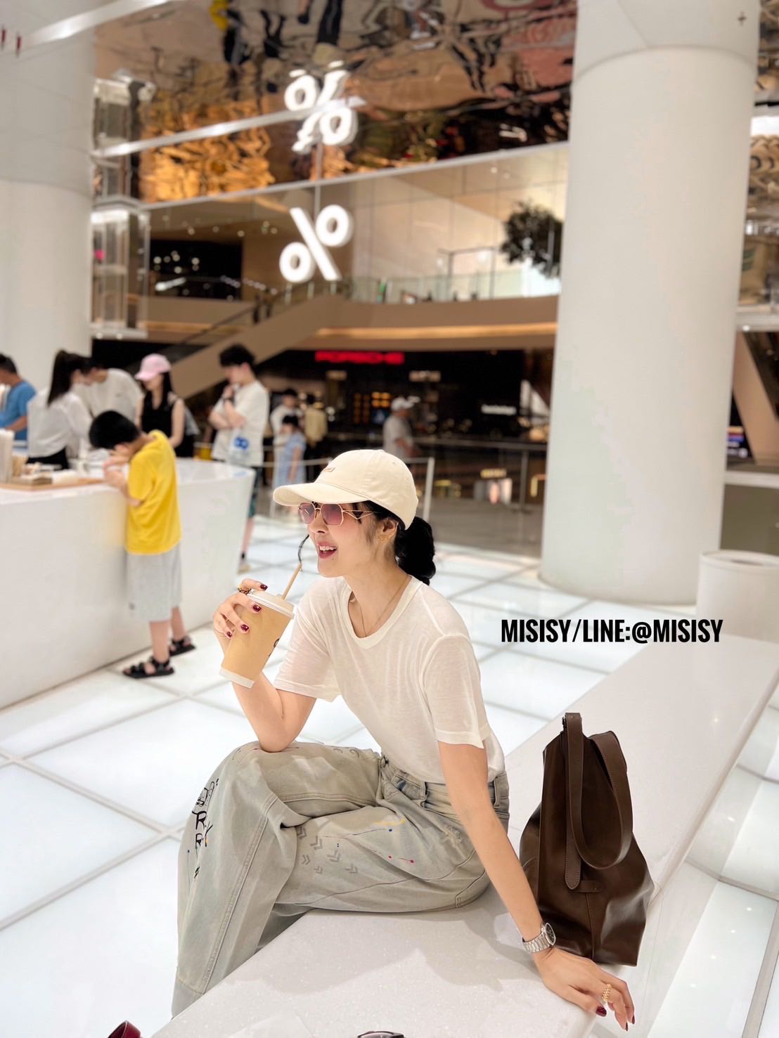 เสื้อยืดขาวบาง