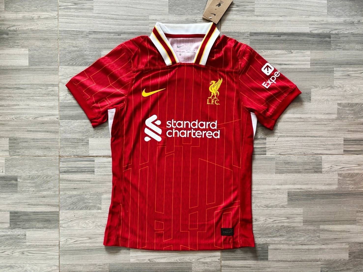 เสื้อฟุตบอลทีมลิเวอร์พูล เหย้า สีเเดง เกรดนักเตะ 2024