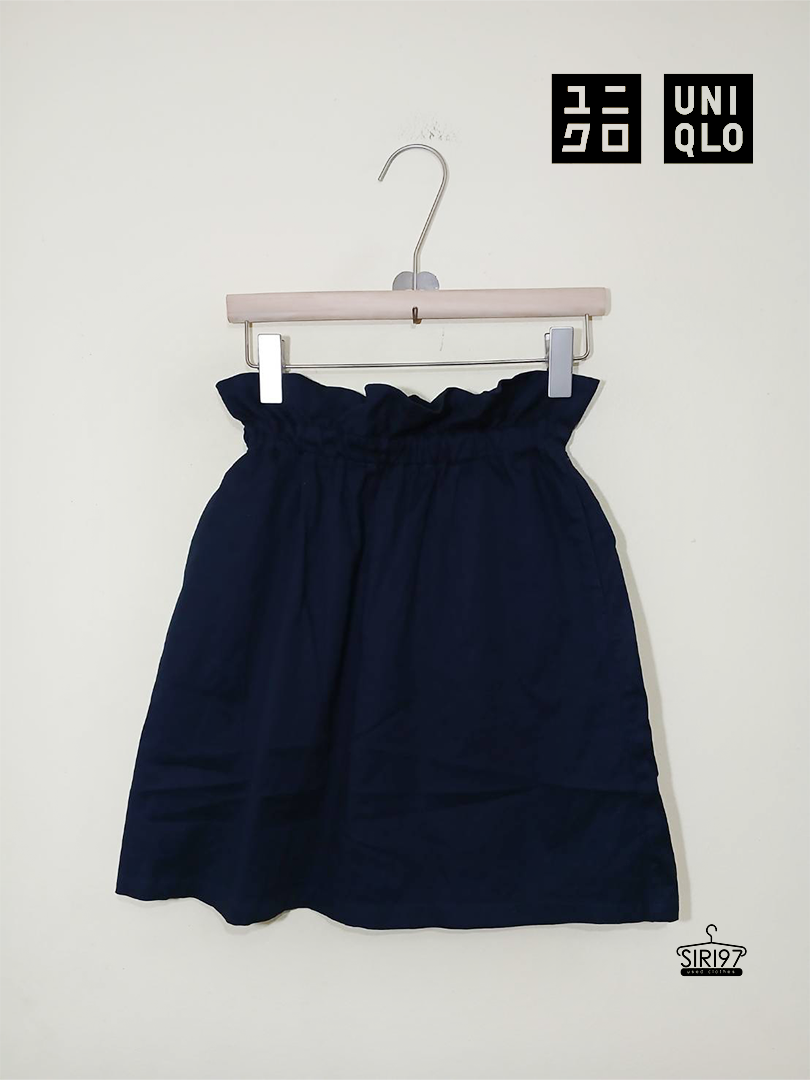 กระโปรงสั้น เอวยางยืด uniqlo สีกรมท่า สภาพ90%