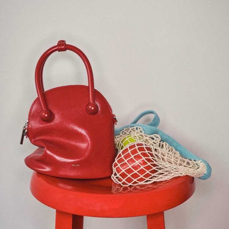 MUVA | Curve bucket bag (preorder 7-14 days)