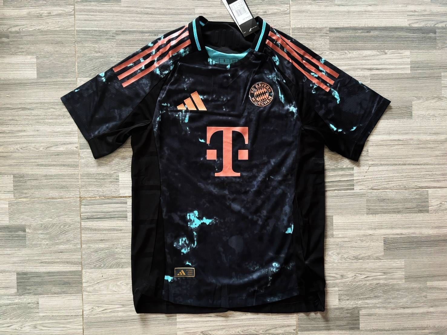 เสื้อฟุตบอลบาเยิร์น เยือน สีดำ เกรดนักเตะ 2024
