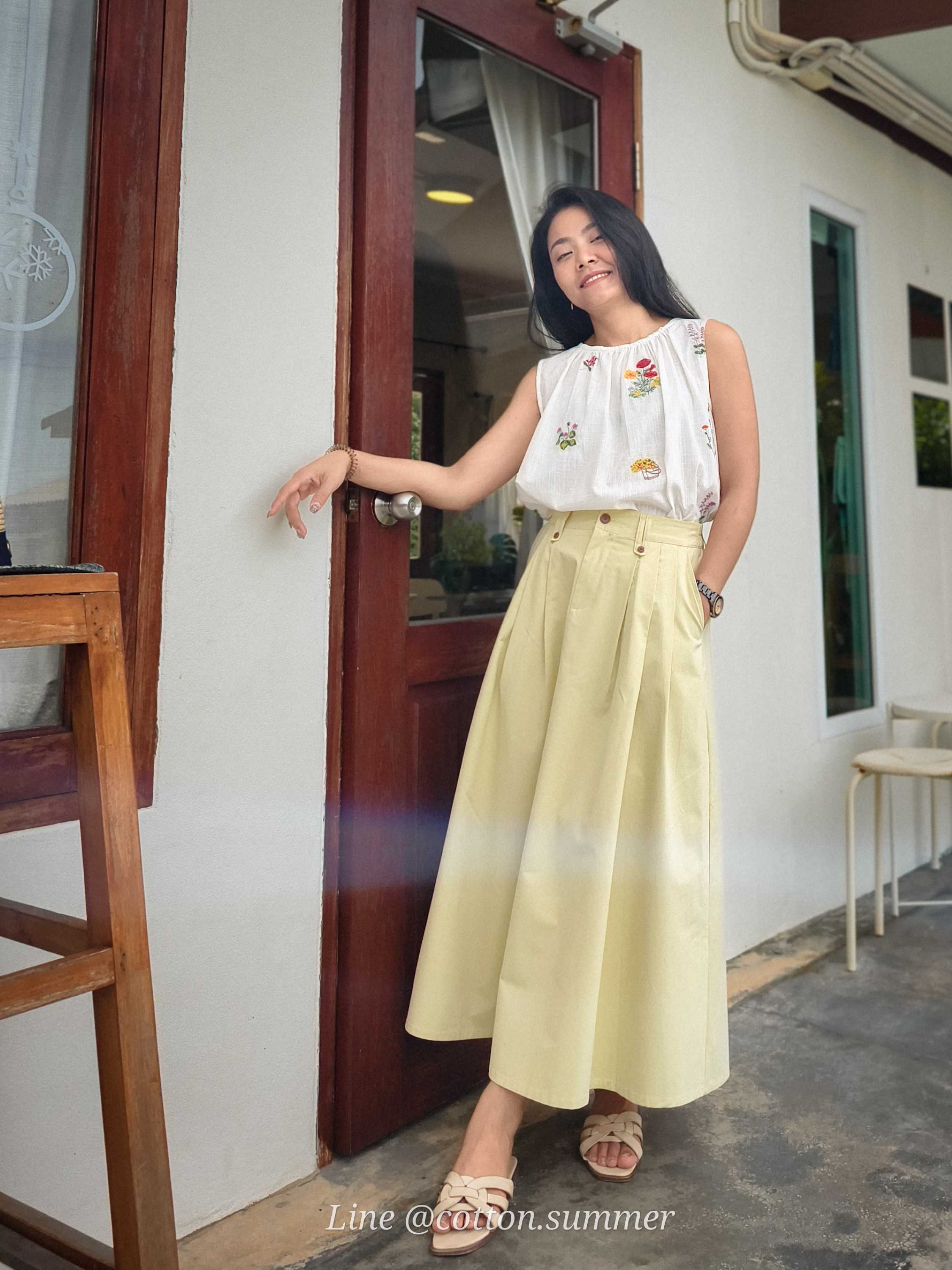 Monet Skirt (โมเน่) กระโปรงเอวสม๊อคด้านหลัง  กระดุมหน้า ใส่ได้ถึงเอว 32 นิ้ว