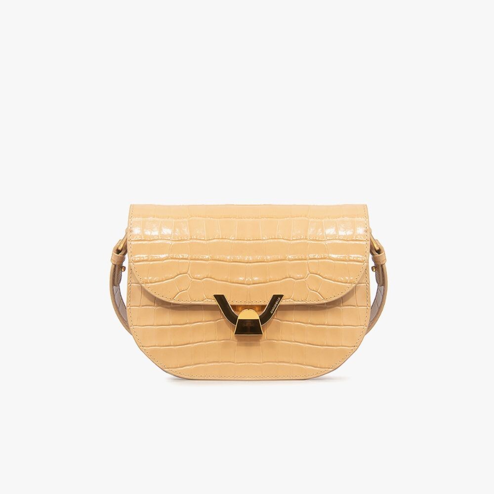 Coccinelle รุ่น Dew Croco Shiny Soft กระเป๋าสะพายผู้หญิง สี FRESH BEIGE ขนาด 22X18X6.5 cm