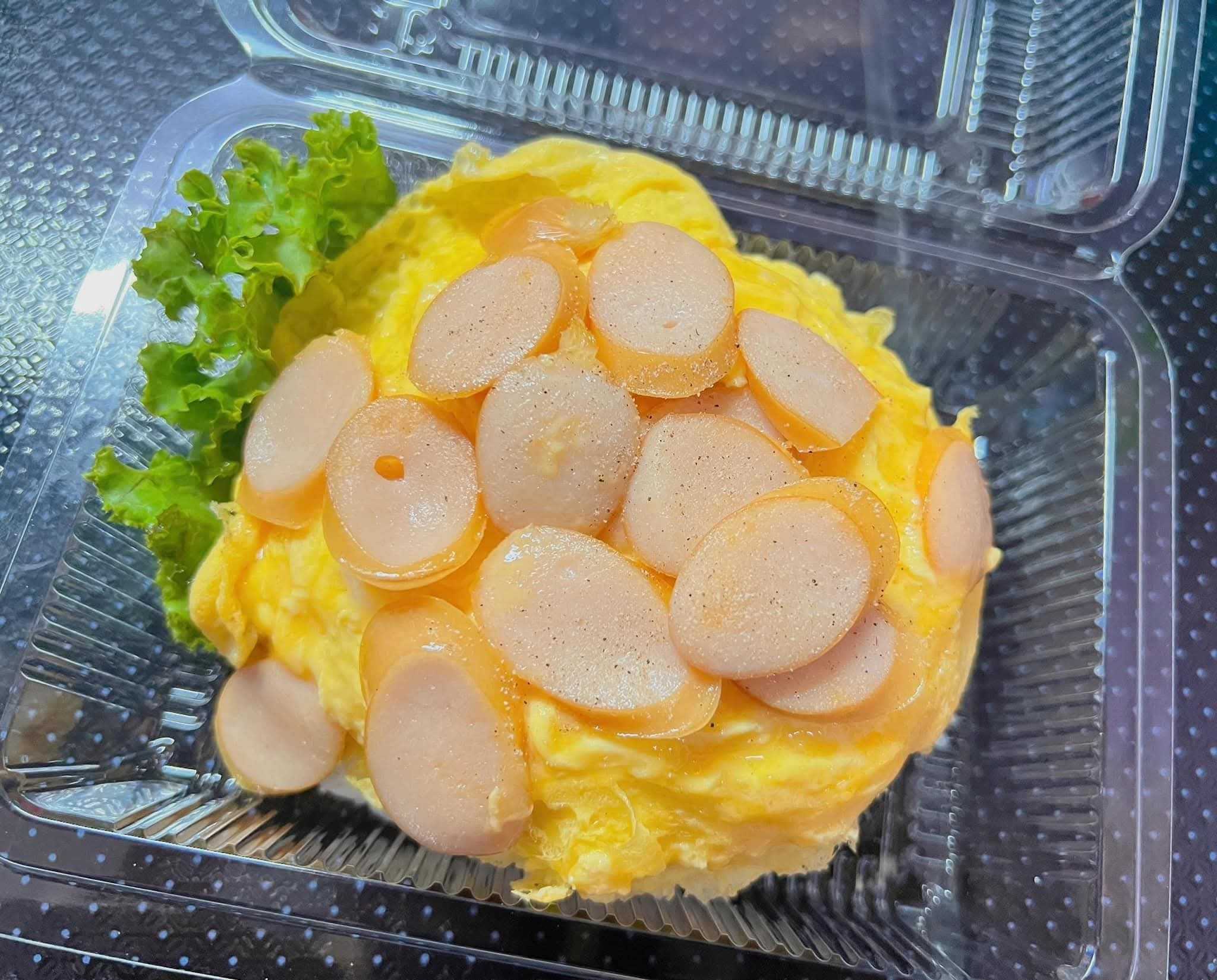 ข้าวใข่ข้นใส้กรอก