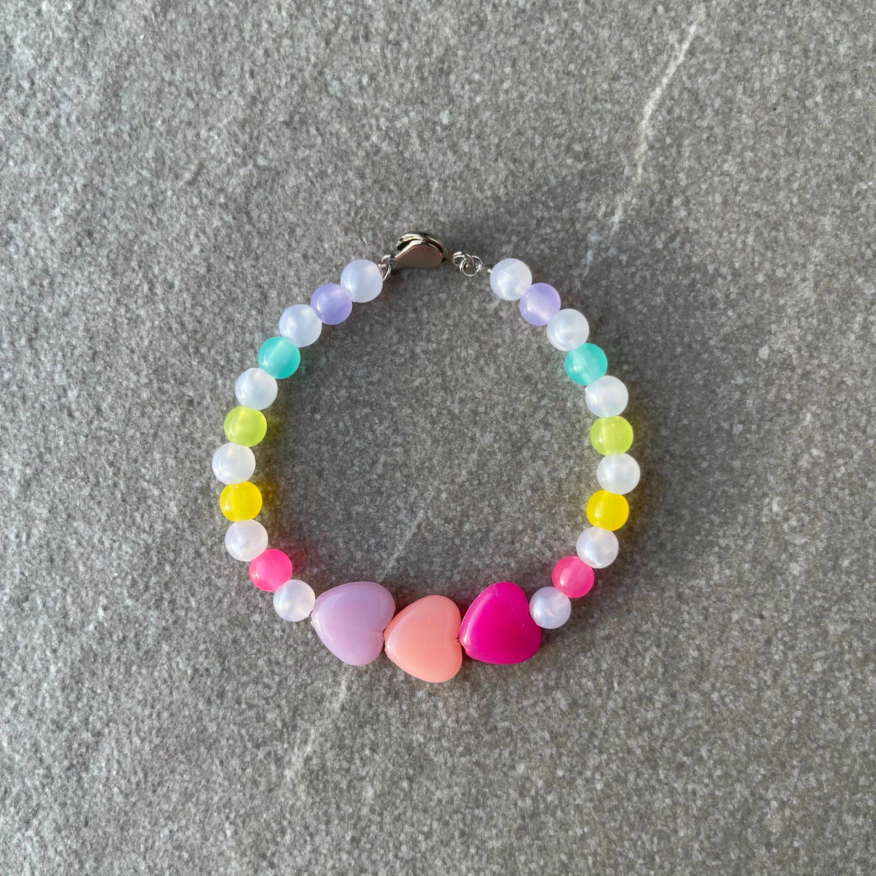 ☻︎ พร้อมส่ง ☻︎ (Ready to ship!) Rainbow Heart Bracelet