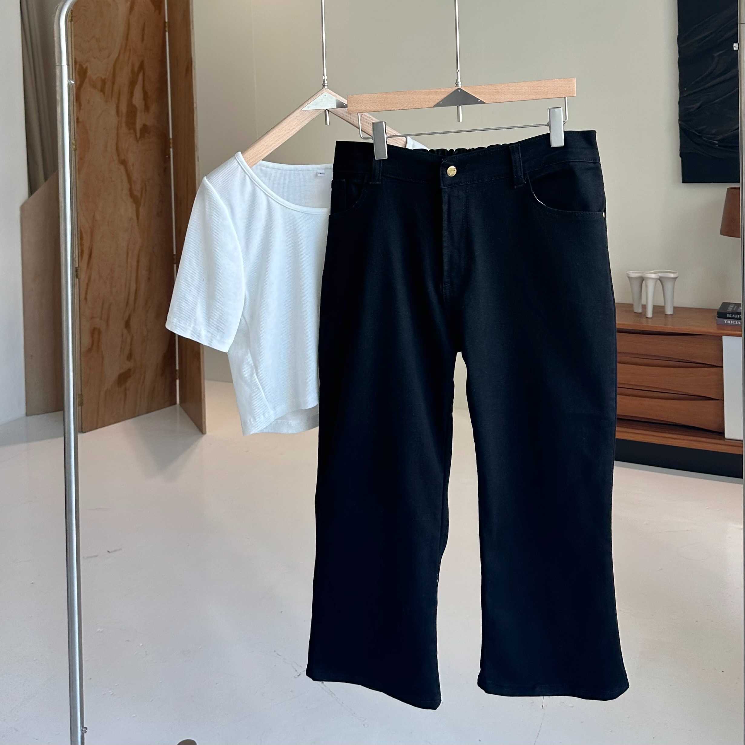 MIDNIGHT BLACK JEANS