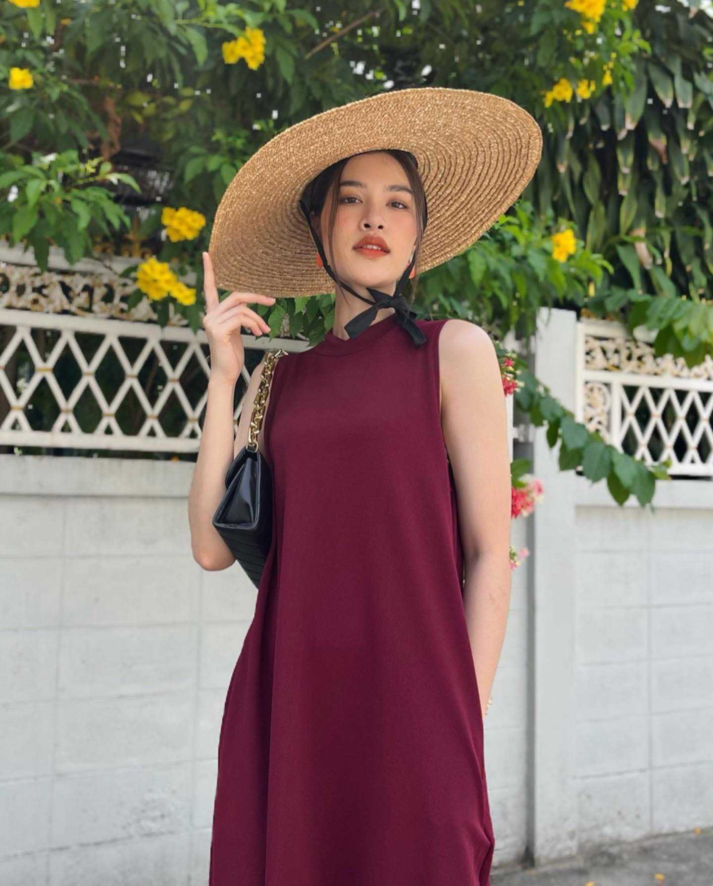 Maxi Dress แม็กซี่เดรสคอเต่าแขนกุดสีพื้น