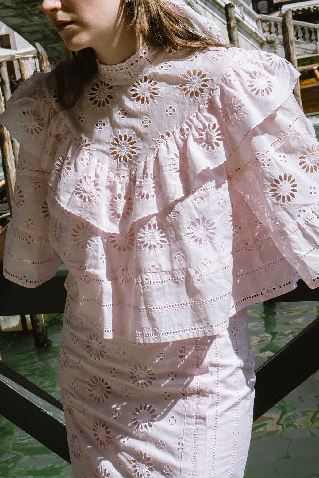 (พร้อมส่ง) Perana เสื้อ ลูกไม้ Venice Blouse (สีชมพู Pink )