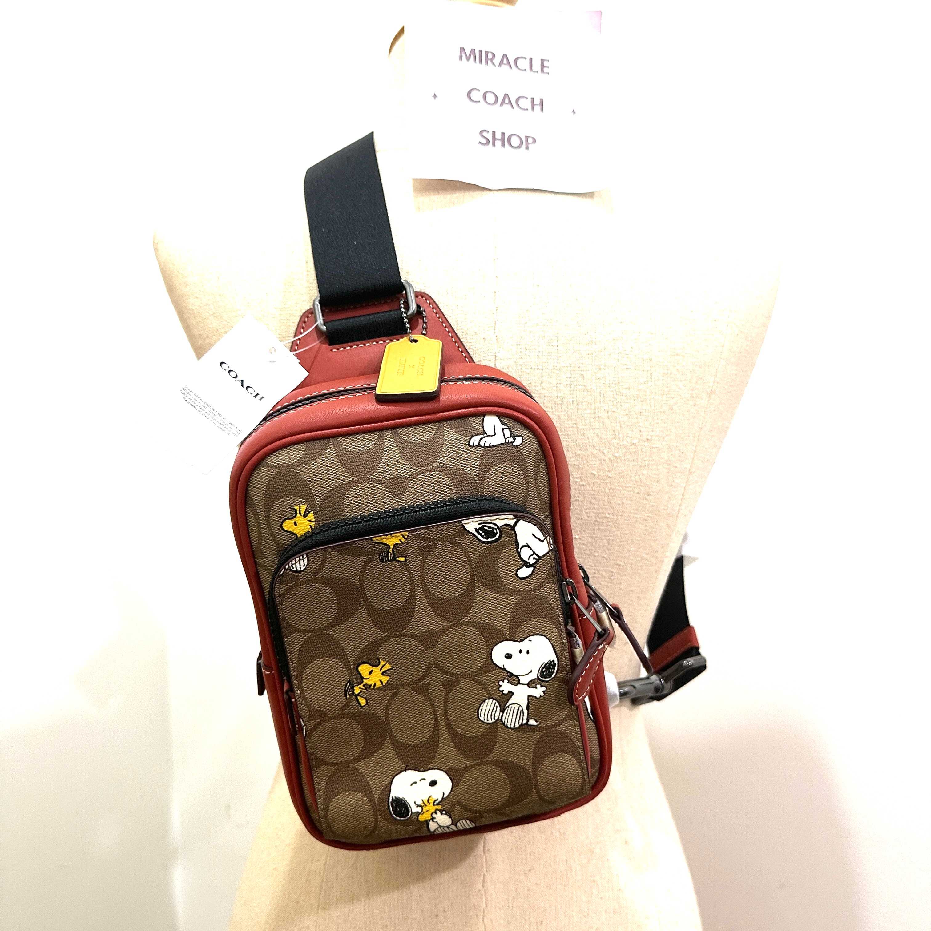 COACH แท้ COACH CE600 Coach X Peanuts Track Pack 14 In Signature Canvas With Snoopy Woodstock Print