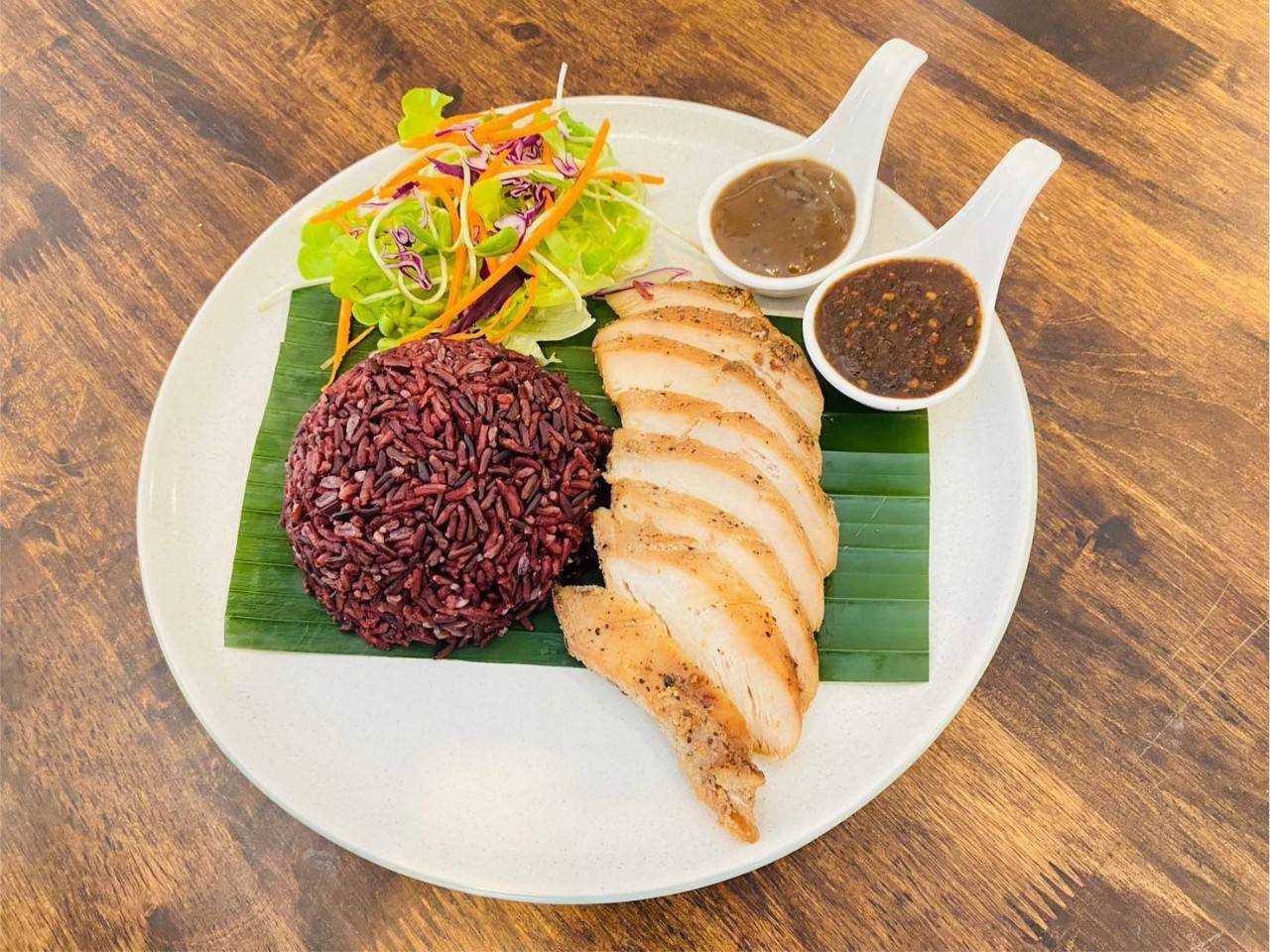 ข้าวอกไก่อบ / Roasted Chicken Breast
