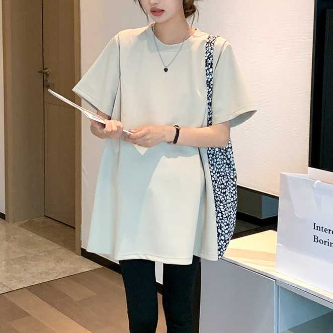 เสื้อยืดทรง oversize แบบเรียบเก๋ทรงสวยน่ารักน่าใส่มาก เนื้อผ้าคือนิ่มนุ่มมากใส่แล้วไม่ร้อน - สีเบจ