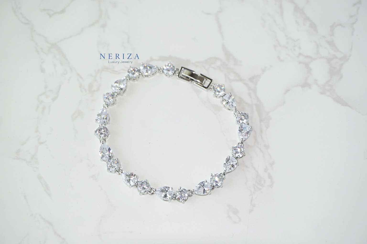 ข้อมือเพชรสังเคราะห์เกรดพรีเมี่ยม รหัส NB047