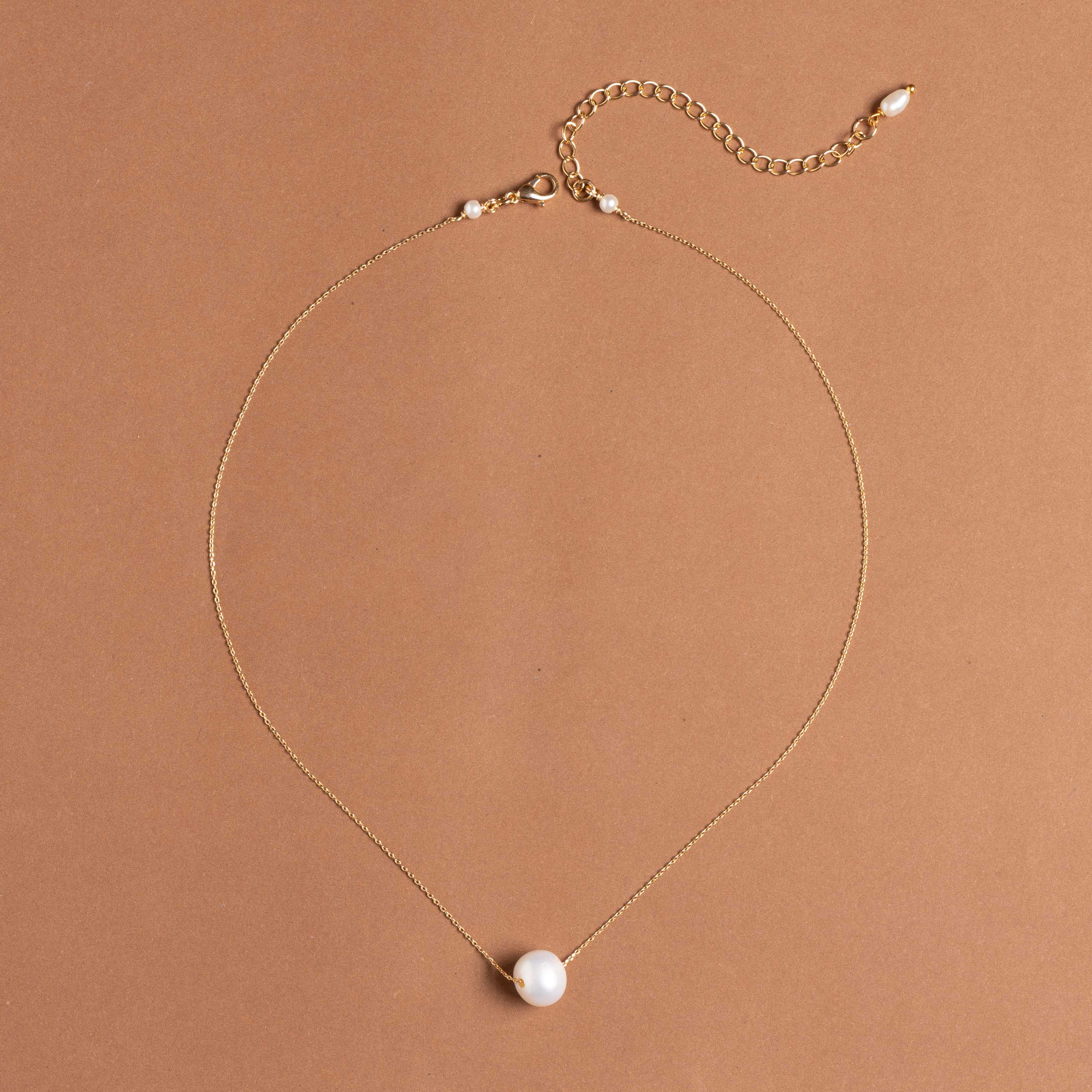 FRESH WHITE PEARL DELICATE NECKLACE