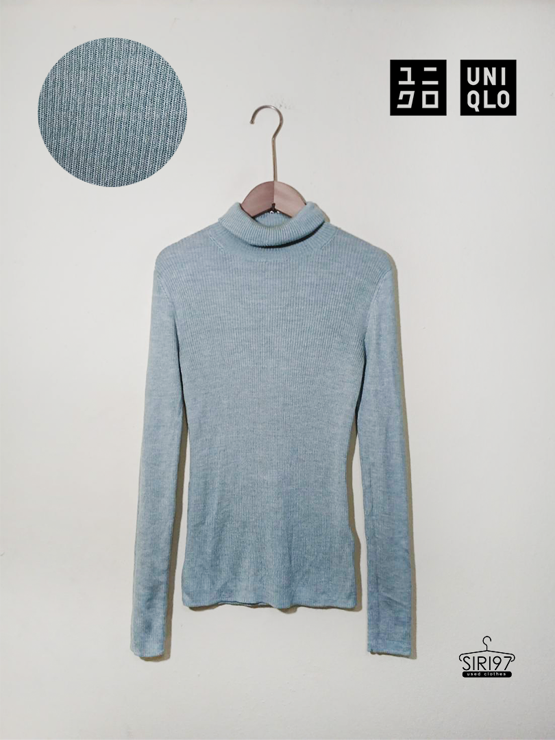 เสื้อคอเต่าแขนยาว ไหมพรมยืด Uniqlo Japan สีเขียว สภาพ90%