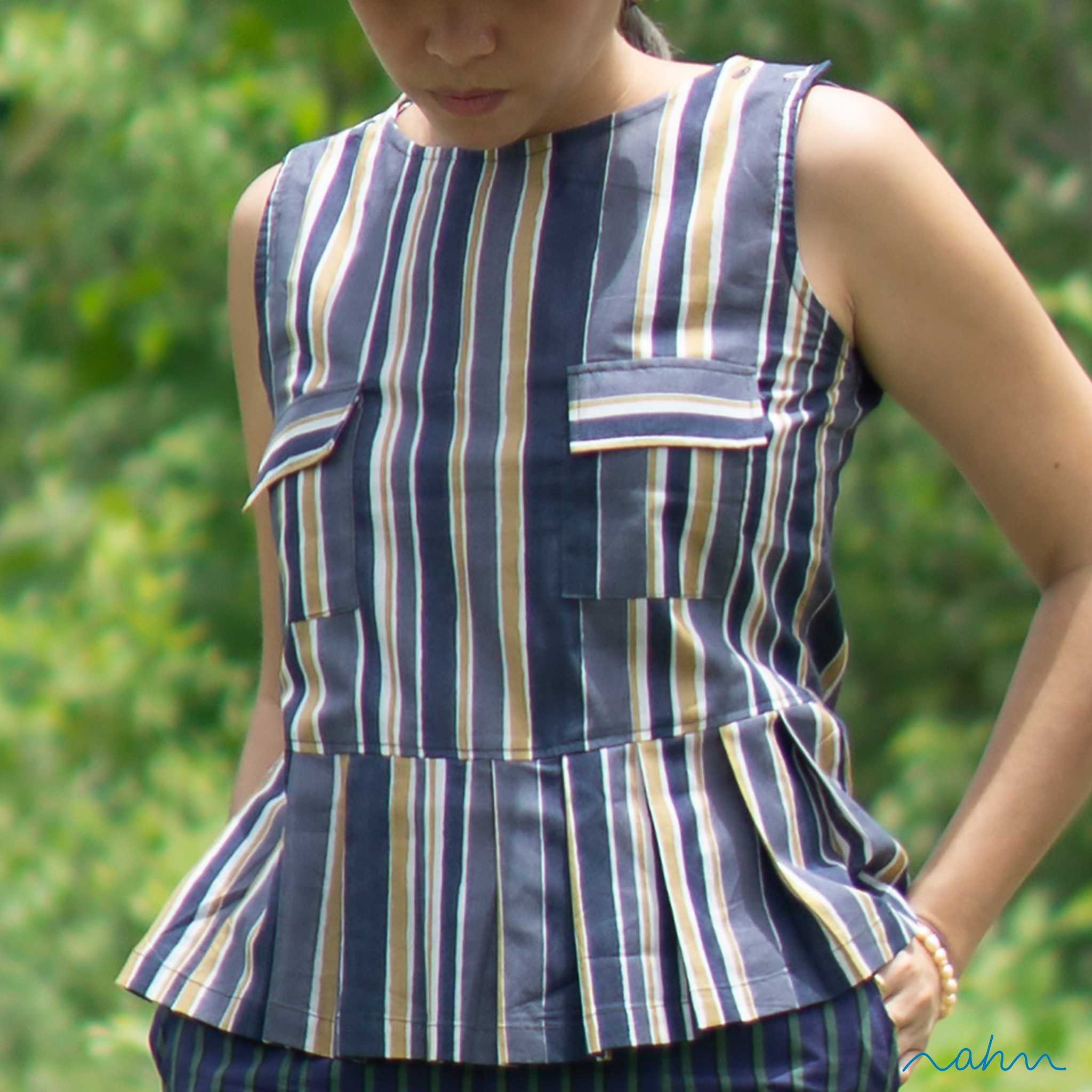 เสื้อแขนกุดกระดุมบ่า