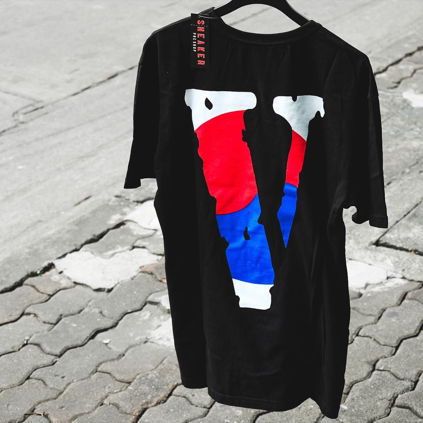 Vlone “Korea” FRIENDS Black Tee