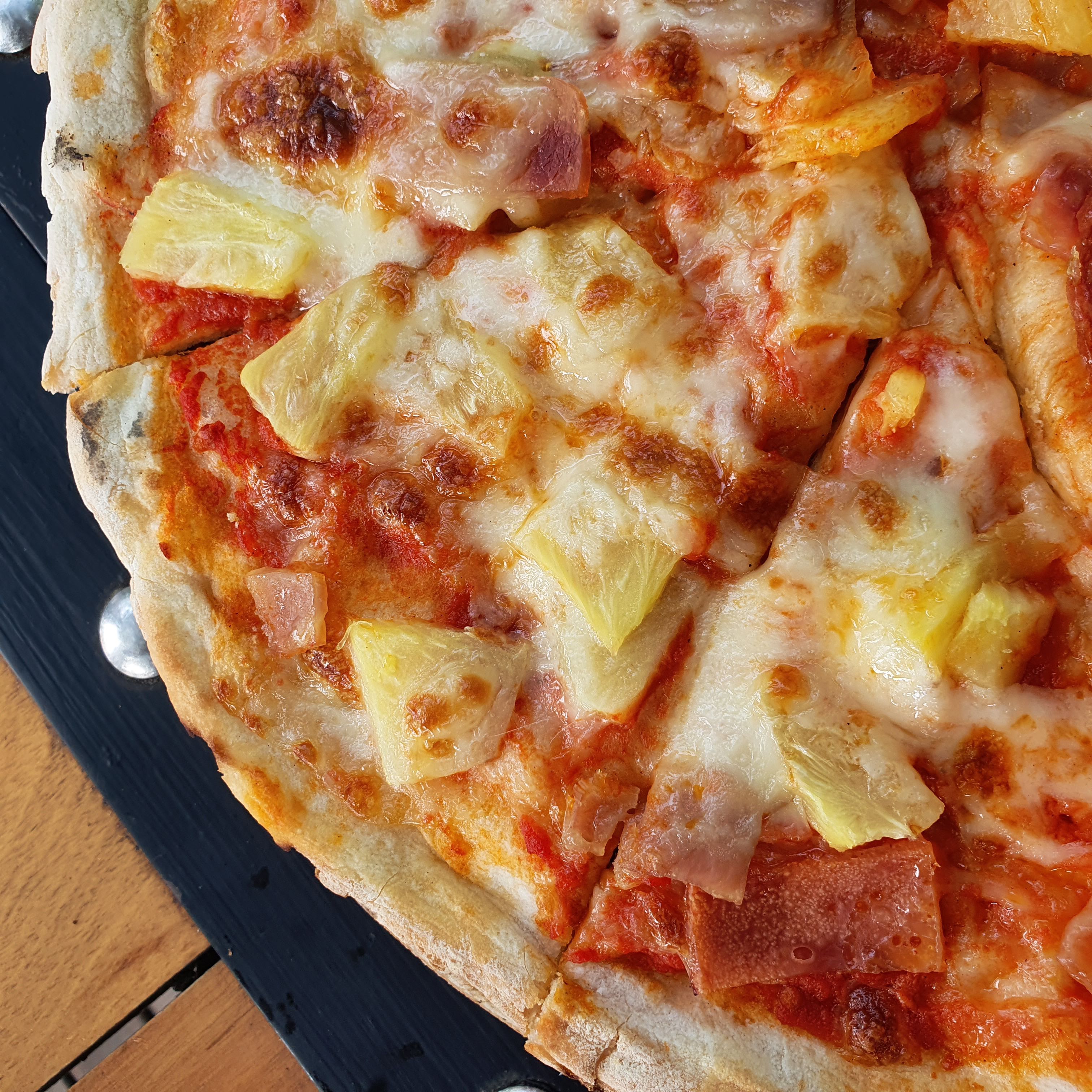 พิซซ่าแฮมและสับปะรด Pizza Hawaiian
