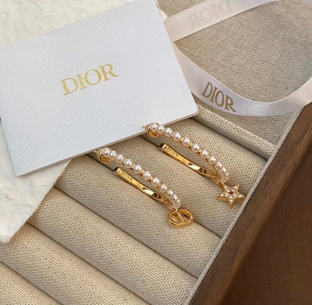 ต่างหู Dior ห่วงมุกห้อยดาว (ท็อป)