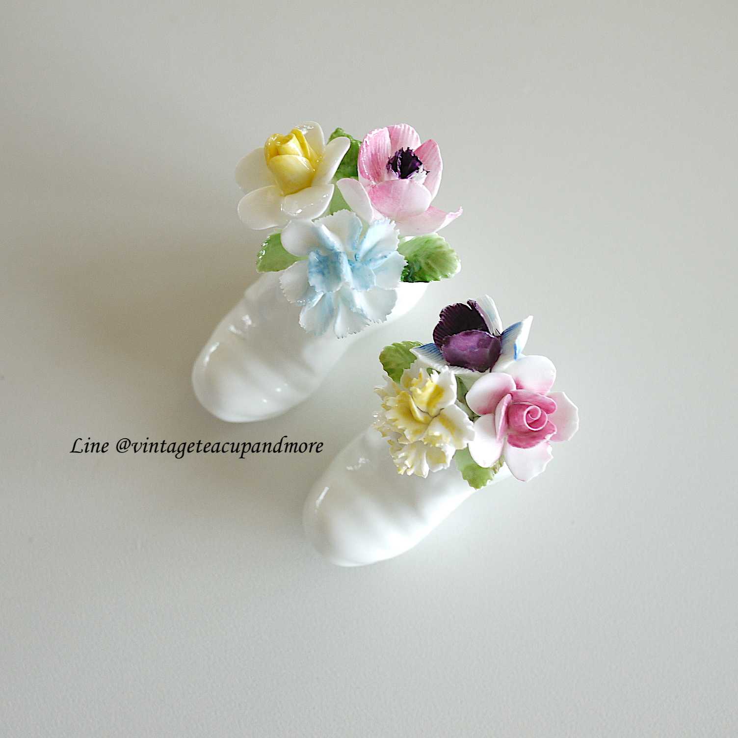 แจกันพอซเซอเลน ทรงรองเท้าบูธ Royal Doulton