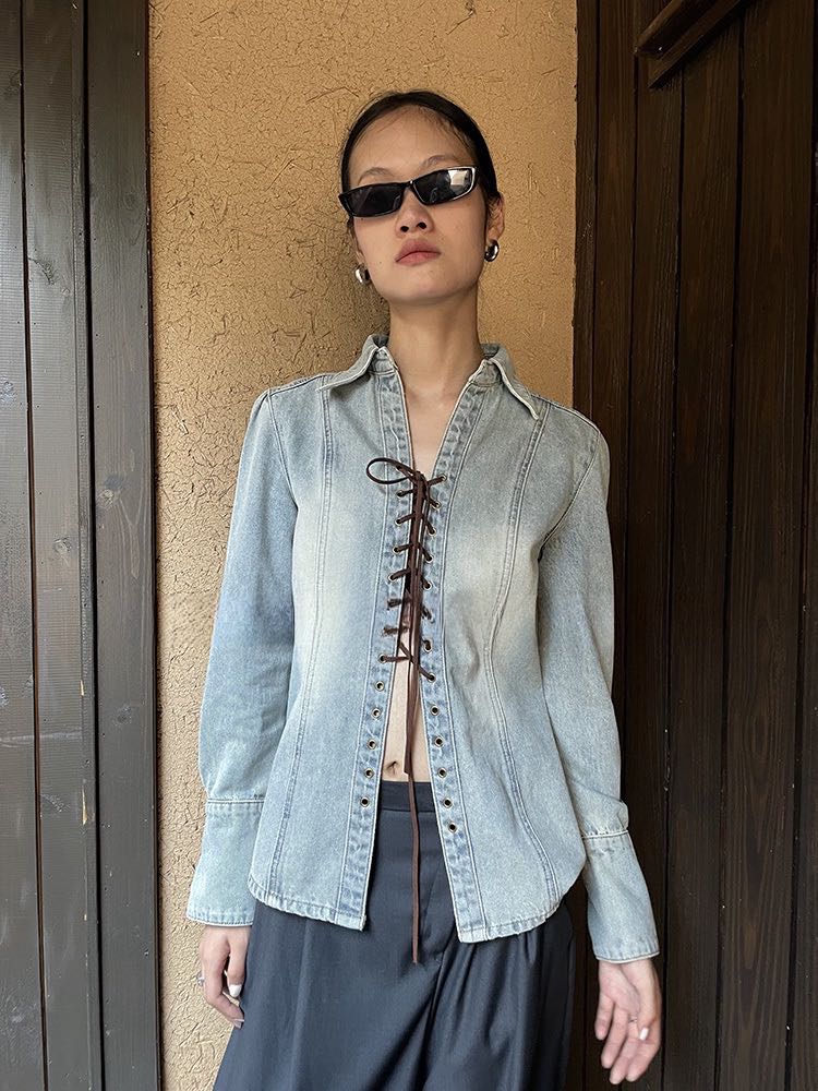 Long Sleeved Denim Shirt เสื้อเชิ้ตเดนิมแขนยาว