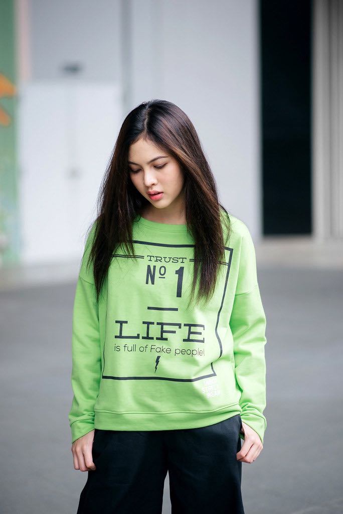 เสื้อยืดสเวตเตอร์ แขนยาว สีเขียวนีออน