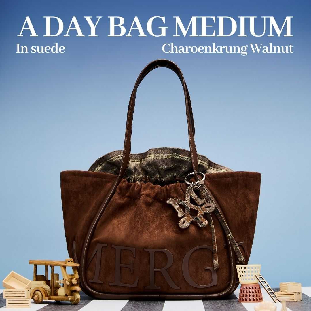 (Central World) จองคิว A Day Bag Medium - Charoenkrung Walnut