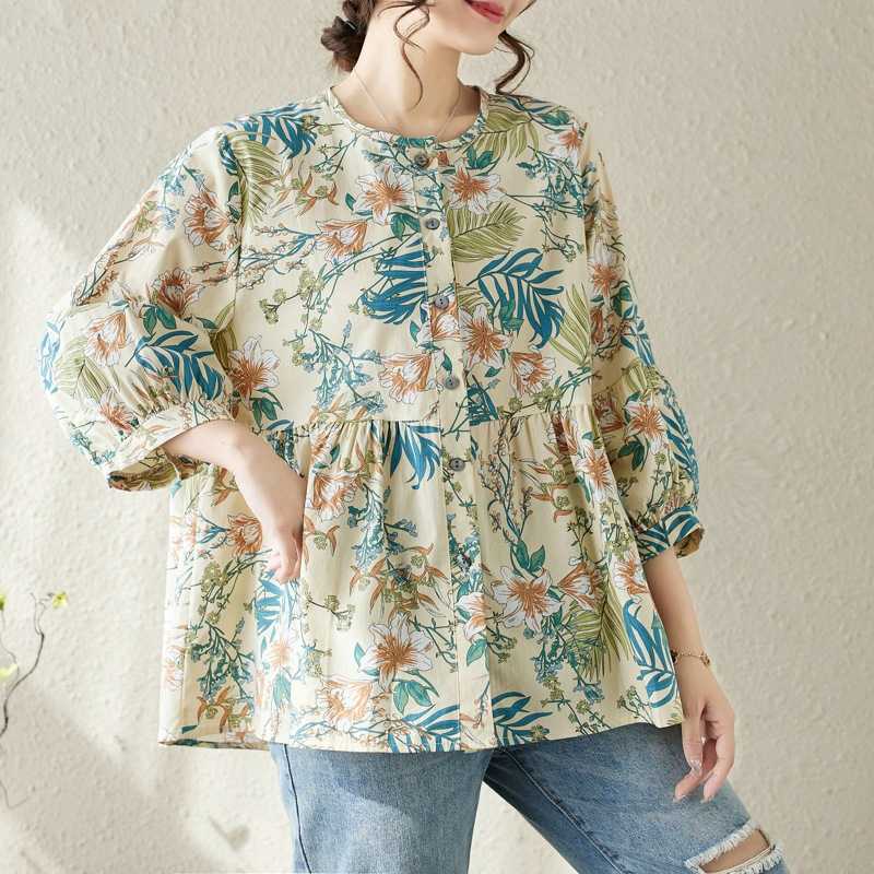 เสื้อทรง oversize โทนสีครีมลายดอกไม้สีสันสดใสสวยและน่ารักมากๆ